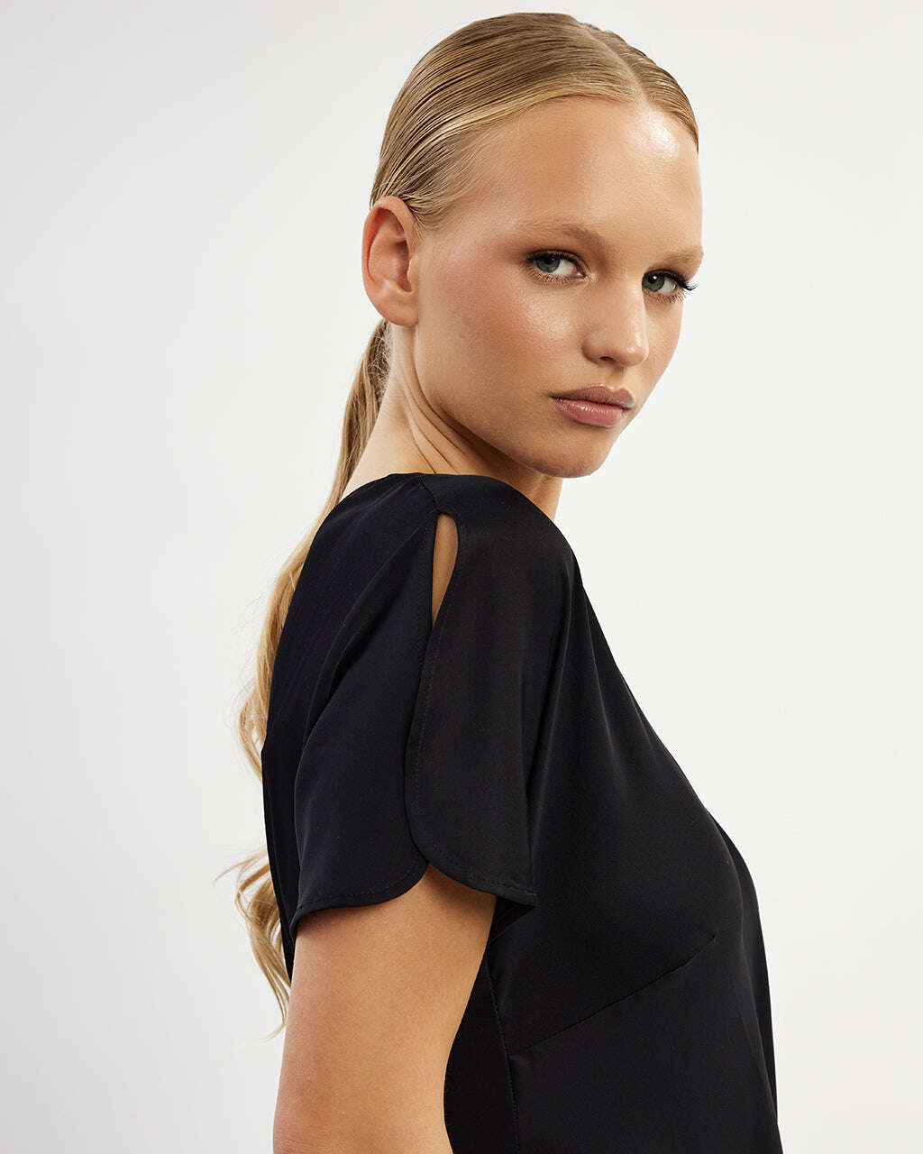 Maxi pleated dress |PAOLINA Nolo Store