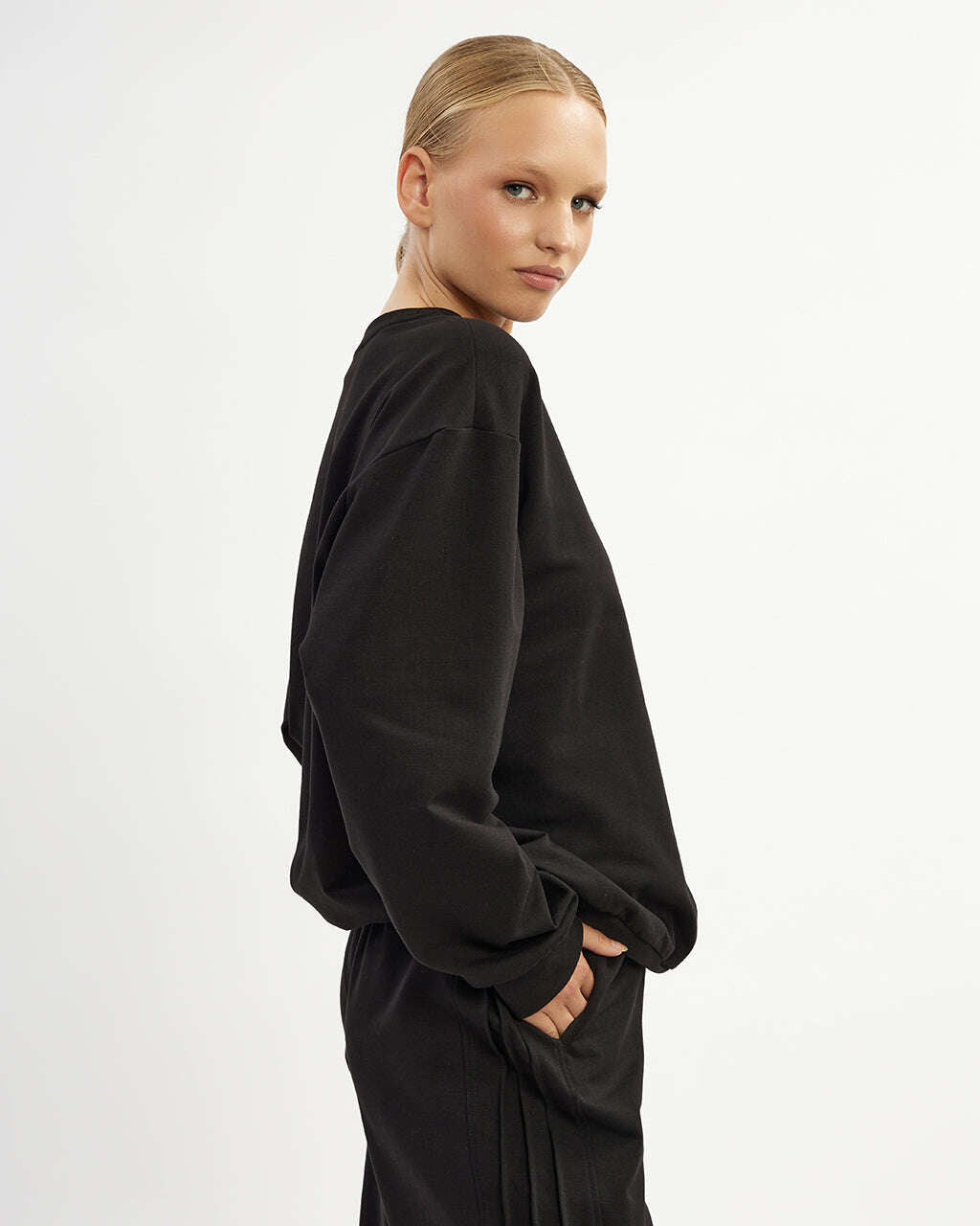 Black basic cotton sweatshirt |EDA Nolo Store