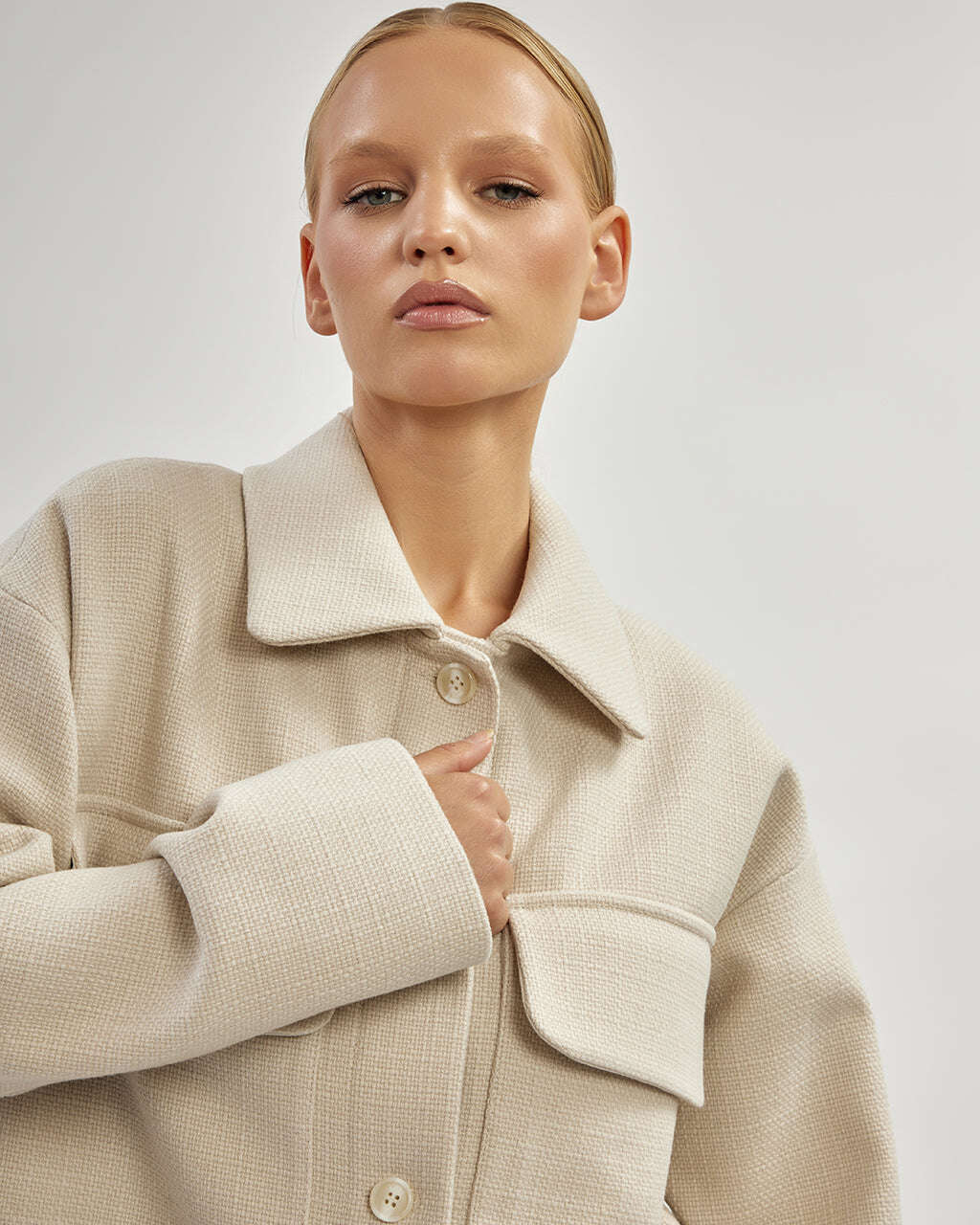 Overshirt in beige with collar | DEBORA Nolo Store